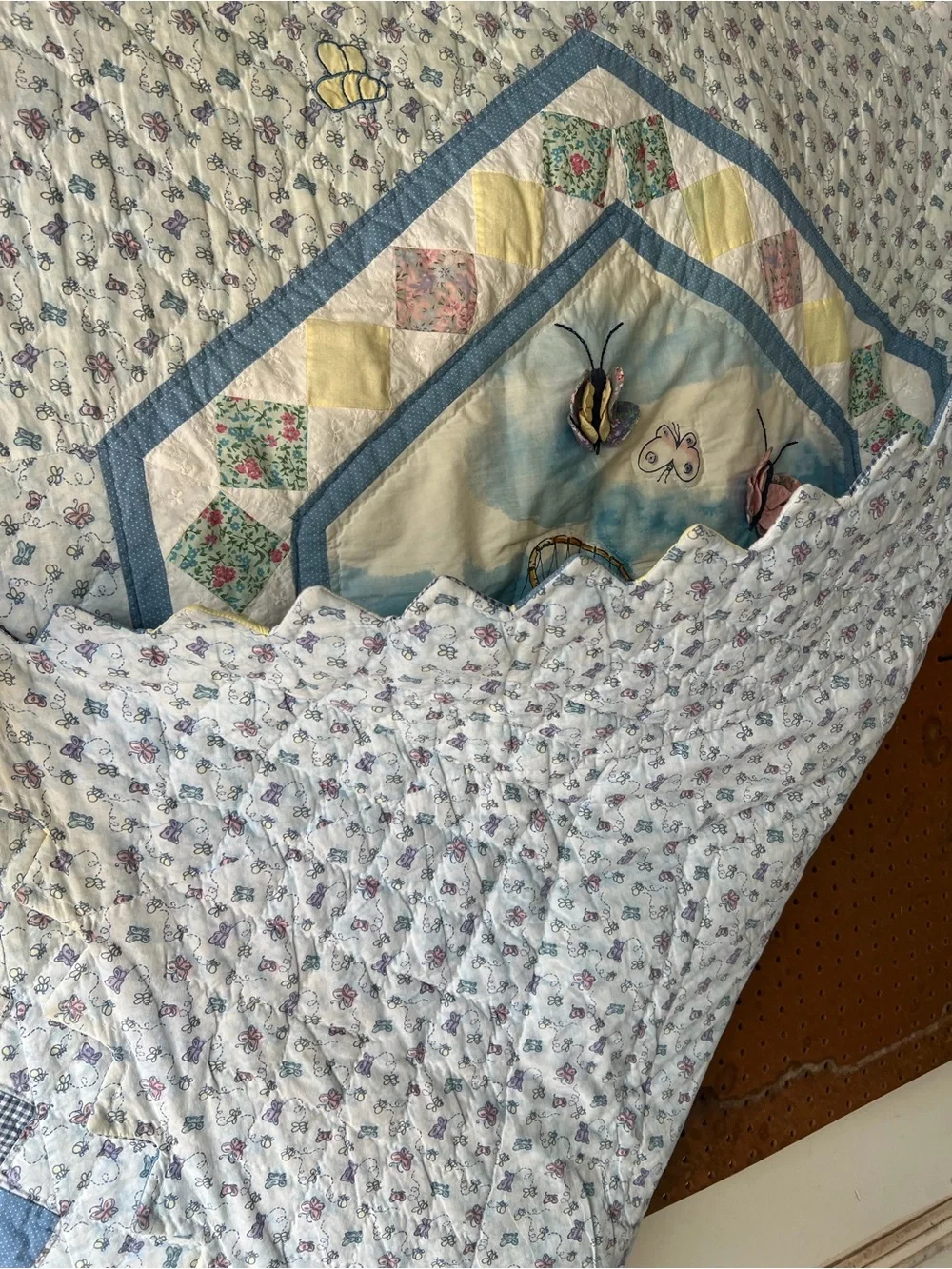 Classic style Winnie-the-Pooh Baby Quilt in Pastel Blue and Yellow